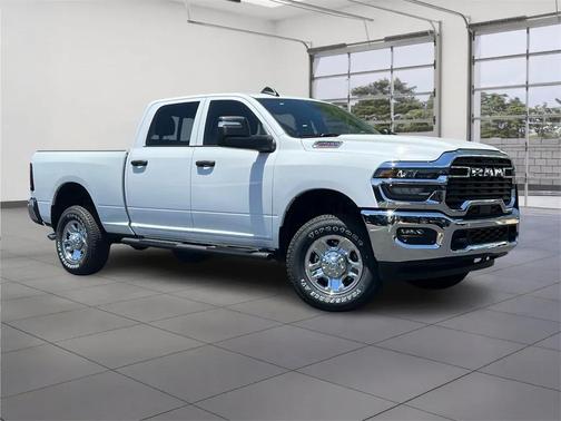 2025 RAM 2500 Tradesman Crew Cab 4x4 6'4' Box