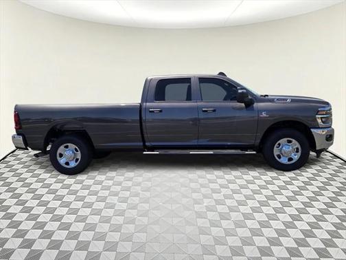 2025 RAM 3500 Tradesman Crew Cab 4x2 8' Box