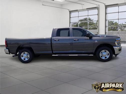 2025 RAM 3500 Tradesman Crew Cab 4x2 8' Box