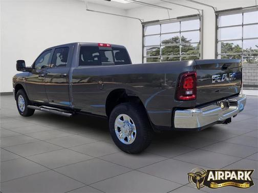 2025 RAM 3500 Tradesman Crew Cab 4x2 8' Box