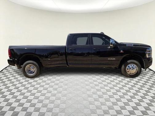 2025 RAM 3500 Laramie Crew Cab 4x4 8' Box