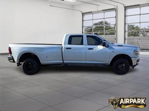 2026 RAM 3500 Tradesman Crew Cab 4x4 8' Box