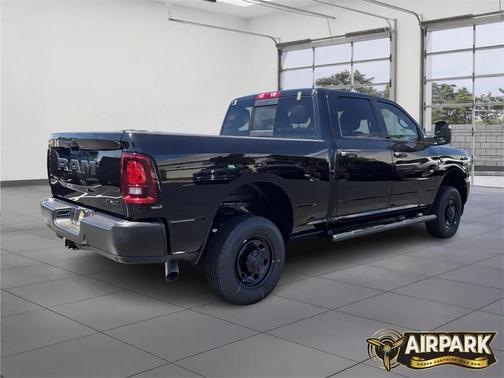 2025 RAM 2500 Tradesman Crew Cab 4x4 6'4' Box