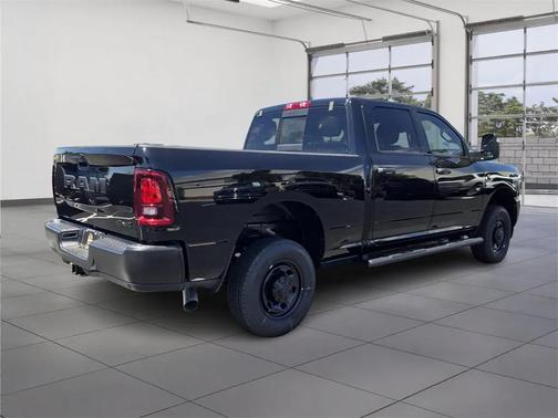 2025 RAM 2500 Tradesman Crew Cab 4x4 6'4' Box