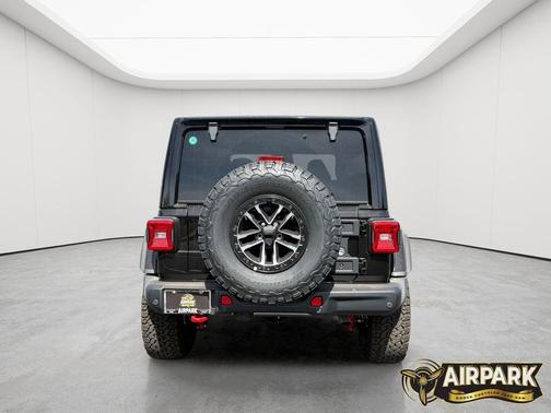 Black Clearcoat 2026 Jeep Wrangler Rubicon