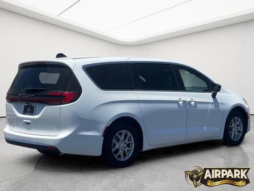 Bright White Clearcoat 2027 Chrysler Pacifica L
