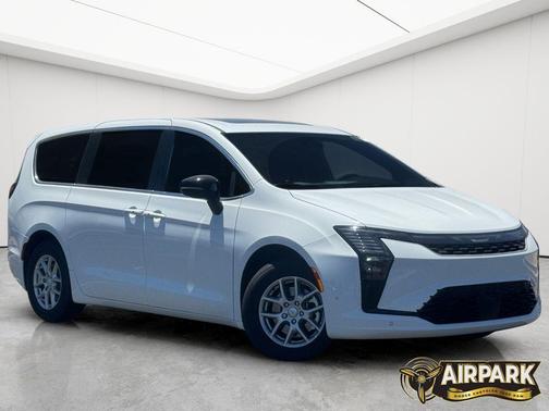 Bright White Clearcoat 2027 Chrysler Pacifica L