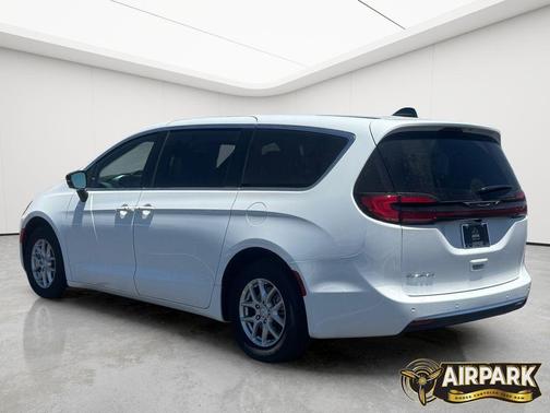 Bright White Clearcoat 2027 Chrysler Pacifica L
