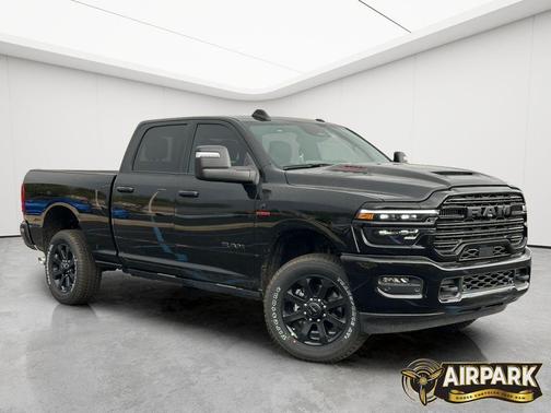 Diamond Black Crystal Pearlcoat 2026 RAM 2500 Laramie