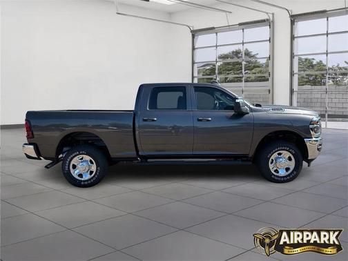 2025 RAM 2500 Tradesman Crew Cab 4x4 6'4' Box
