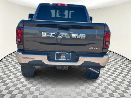 2025 RAM 2500 Tradesman Crew Cab 4x4 6'4' Box