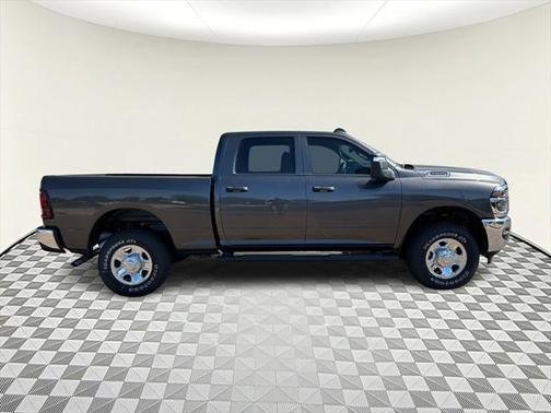 2025 RAM 2500 Tradesman Crew Cab 4x4 6'4' Box