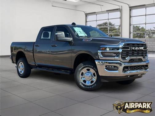 2025 RAM 2500 Tradesman Crew Cab 4x4 6'4' Box