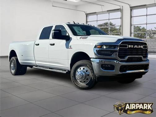 2026 RAM 3500 Tradesman Crew Cab 4x4 8' Box