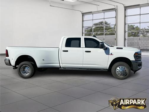 2026 RAM 3500 Tradesman Crew Cab 4x4 8' Box