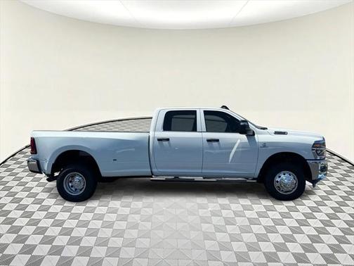 2025 RAM 3500 Tradesman Crew Cab 4x4 8' Box