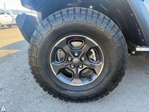 Silver Zynith Clearcoat 2022 Jeep Gladiator Rubicon