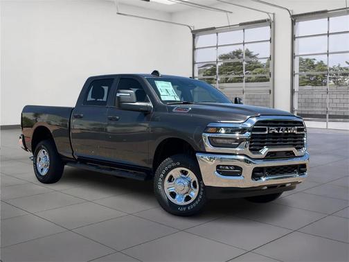 2025 RAM 2500 Tradesman Crew Cab 4x4 6'4' Box