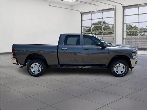 2025 RAM 2500 Tradesman Crew Cab 4x4 6'4' Box