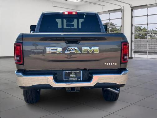 2025 RAM 2500 Tradesman Crew Cab 4x4 6'4' Box