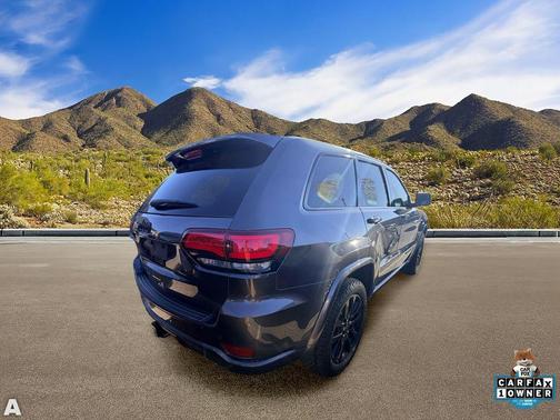 Granite Crystal Metallic Clearcoat 2020 Jeep Grand Cherokee Altitude