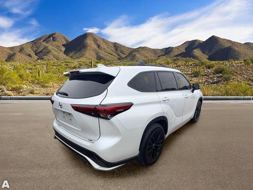 Wind Chill Pearl 2023 Toyota Highlander XSE