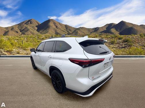 Wind Chill Pearl 2023 Toyota Highlander XSE