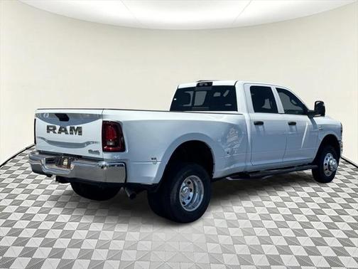 2025 RAM 3500 Tradesman Crew Cab 4x4 8' Box