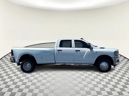 2025 RAM 3500 Tradesman Crew Cab 4x4 8' Box