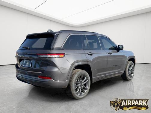 Baltic Gray Metallic Clearcoat 2026 Jeep Grand Cherokee Limited