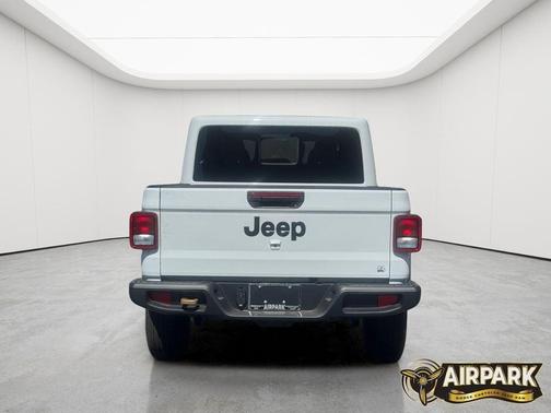 Bright White 2026 Jeep Gladiator Sport