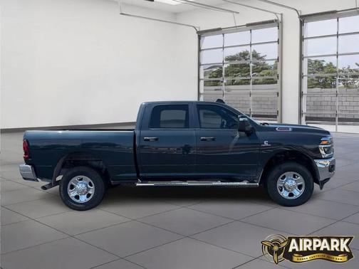2026 RAM 2500 Tradesman Crew Cab 4x4 6'4' Box
