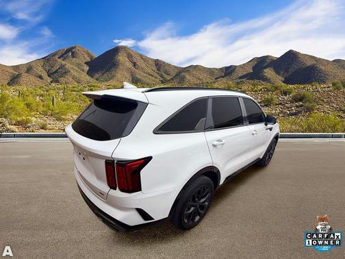 Glacial White Pearl 2023 Kia Sorento SX