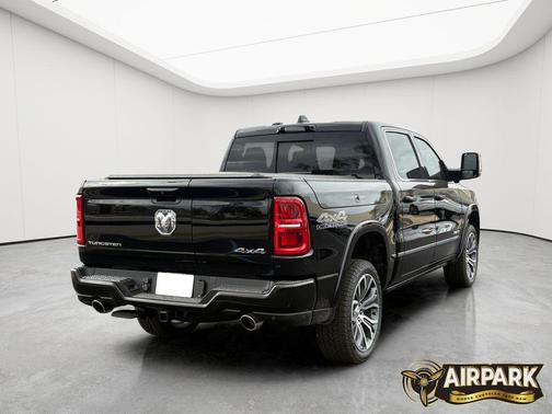 Diamond Black Crystal Pearlcoat 2026 RAM 1500 ST