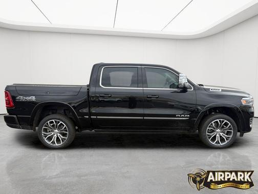 Diamond Black Crystal Pearlcoat 2026 RAM 1500 ST