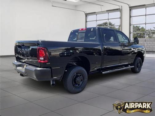 2025 RAM 2500 Tradesman Crew Cab 4x4 6'4' Box
