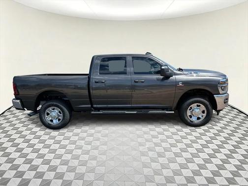 2025 RAM 2500 Tradesman Crew Cab 4x4 6'4' Box