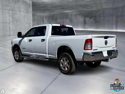 Bright White Clearcoat 2024 RAM 2500 Big Horn Crew Cab 4x4 6'4' Box