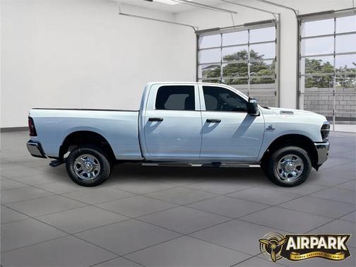 2025 RAM 2500 Tradesman Crew Cab 4x4 6'4' Box