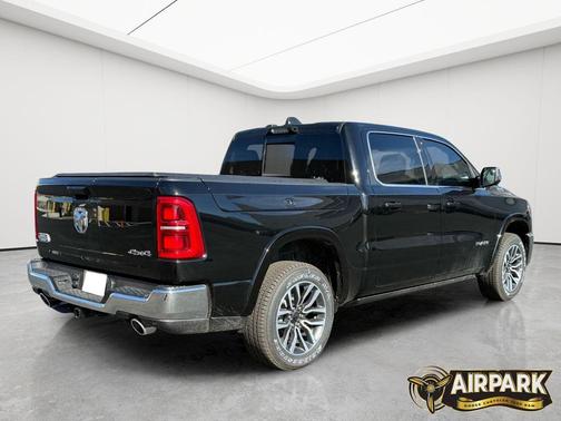 Diamond Black Crystal Pearlcoat 2026 RAM 1500 Longhorn