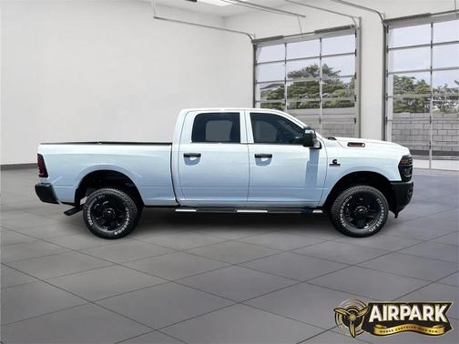 2025 RAM 2500 Tradesman Crew Cab 4x4 6'4' Box