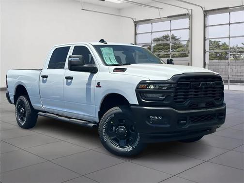 2025 RAM 2500 Tradesman Crew Cab 4x4 6'4' Box