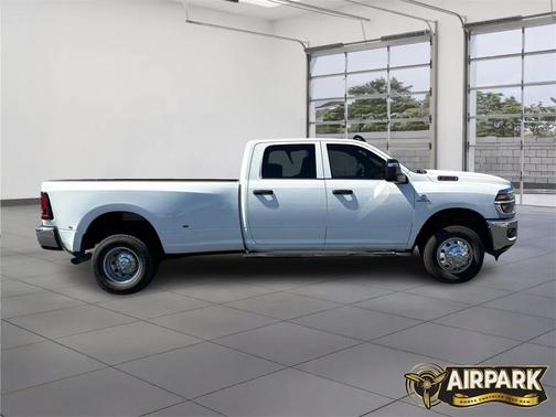 2026 RAM 3500 Tradesman Crew Cab 4x4 8' Box