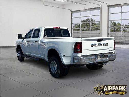 2026 RAM 3500 Tradesman Crew Cab 4x4 8' Box