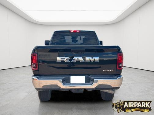 Diamond Black Crystal Pearlcoat 2026 RAM 2500 Tradesman