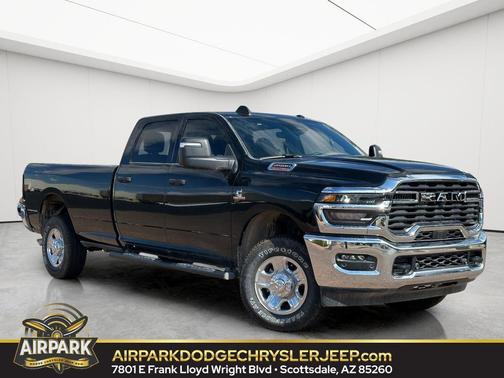 Diamond Black Crystal Pearlcoat 2026 RAM 2500 Tradesman