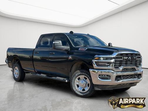 Diamond Black Crystal Pearlcoat 2026 RAM 2500 Tradesman