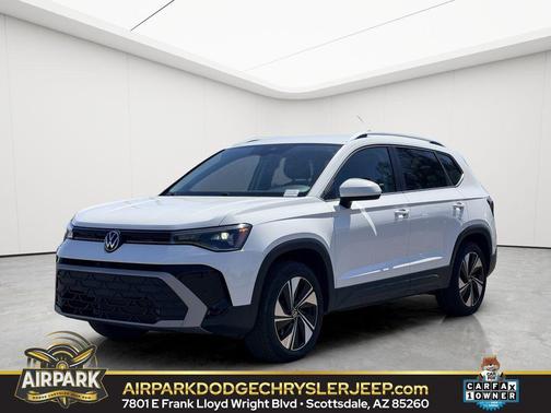 Pure White 2025 Volkswagen Taos 1.5T SE
