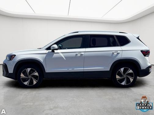 Pure White 2025 Volkswagen Taos 1.5T SE