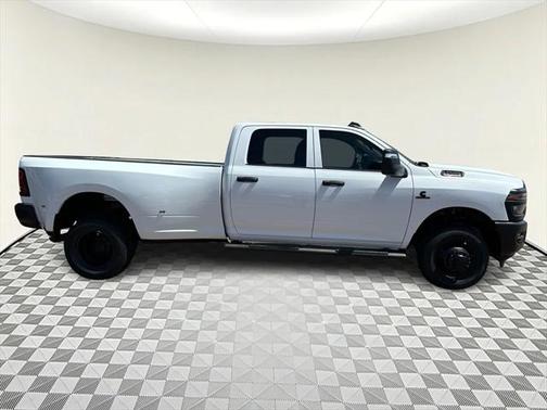 2025 RAM 3500 Tradesman Crew Cab 4x4 8' Box
